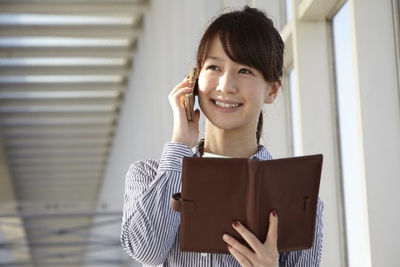 英語で電話する時すぐ使えるシーン別超便利20フレーズ Spin The Earth
