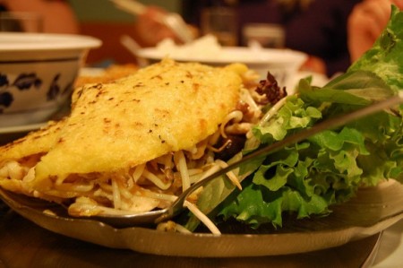 現地で絶対食べたいおすすめベトナム料理10選！バインセオ