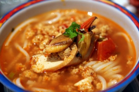 現地で絶対食べたいおすすめベトナム料理10選！ブン ズィウ クア