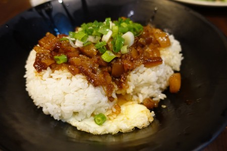 台湾へ行ったら絶対食べたいおすすめ家庭料理10品_魯肉飯