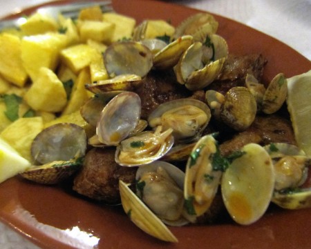 現地で絶対食べたいおすすめポルトガル料理10選！_カルネ・ド・ポルコ・アレンテジャーナ