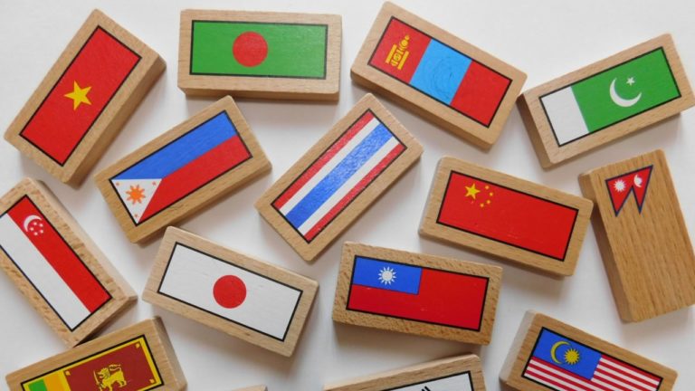 タイの国旗を徹底分析！国旗が持つ6つの秘密とは？ Spin The Earth